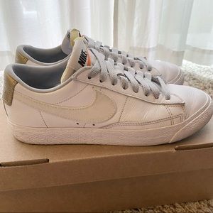 Nike Womens Customized Low Top Sneaker